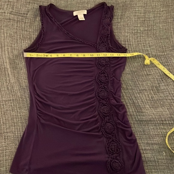 Stylish tank with asymmetric neckline and flower trim - Picture 1 of 3